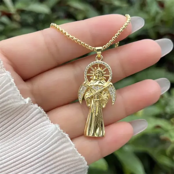 Wholesale Waterproof Non Tarnish Skull Pendant Necklace For Women In 18K Gold Plated Copper With Zircon Inlay And Snake Chain