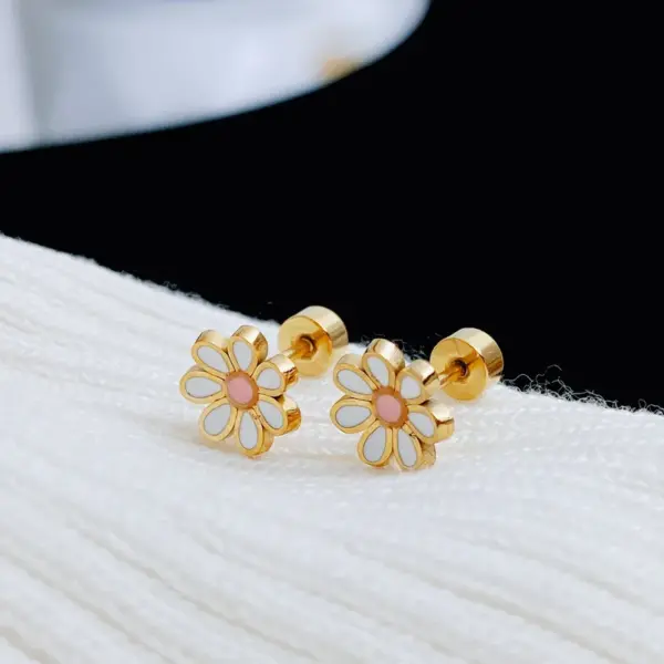 Wholesale 304 Stainless Steel Cross Heart Shape Snowflake PVD Coated Zircon 18K Gold Plated Sweet Waterproof Non Tarnish Plating Cartilage Earrings