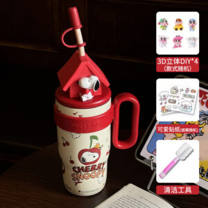 Snoopy red + stickers + cup brush + 4 three-dimensional decorations / 800ML