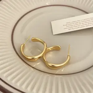 Gold U-shaped Earrings