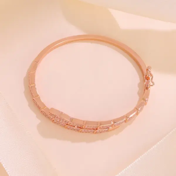Wholesale Electroplated Copper Snake Pattern Bangle For Women With Zircon Inlay And Water Plating Process