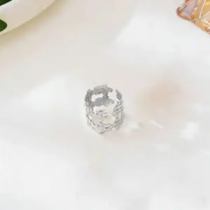 Silver / Average Size / 39#