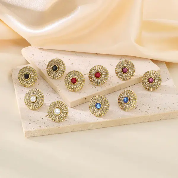 Wholesale Ion Plating (IP) 18K Gold Plated Round 304 Stainless Steel Vintage Style Waterproof Non Tarnish Ear Studs