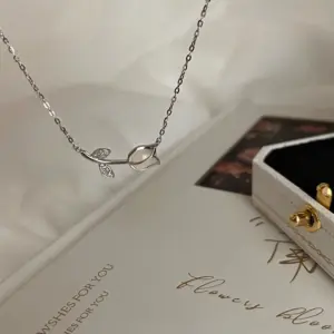 Wholesale Flowers Necklace With Copper Pendant Featuring Cat's Eye Stone Inlay, Electroplated Brass, Designed For Couples