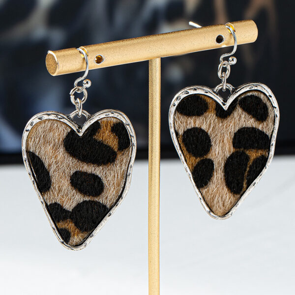 Wholesale Fashion leopard silver love eardrop temperament three-dimensional trend girl style niche high-end earrings 4374
