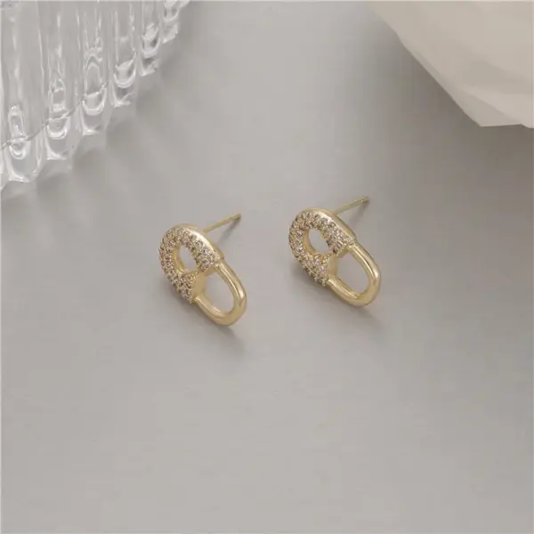 Wholesale Heart Shape Stud Earrings For Women With 925 Sterling Silver Posts And Electroplated Copper Base Featuring Zircon Inlay