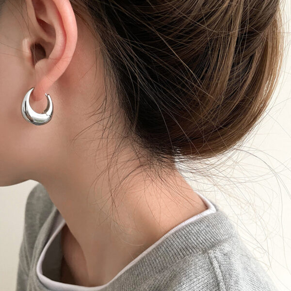 oly-8b8b102fc60920e0ecff125be6e27e32 Wholesale Style Oval Earrings 925 Silver Pin Ear Buckle Women's Simple Fashion Elegant Commuter Niche Design Electroplated Gold