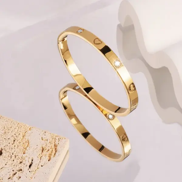 Wholesale PVD Coated Real Gold Plated 18K Gold Cross Heart Shape Flower 304 Stainless Steel Elegant Waterproof Non Tarnish 304 Stainless Steel Bangle