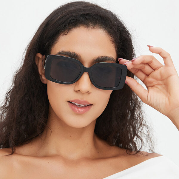 oly-8c4fb45c4a374b6fdb5f83dbf84298b1 Wholesale Box Retro Sunglasses Women's Ins Personalized Gradient High-grade Sense Sunglasses Large Frame Fashionable Street Beat Glasses