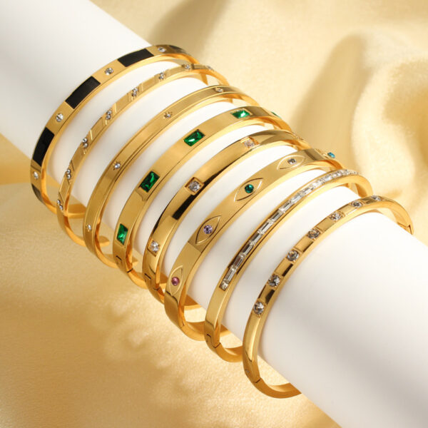 Wholesale -selling retro titanium steel bracelet diamond-encrusted high-end sense ladies bracelet light luxury imitation shell jewelry stainless steel jewelry