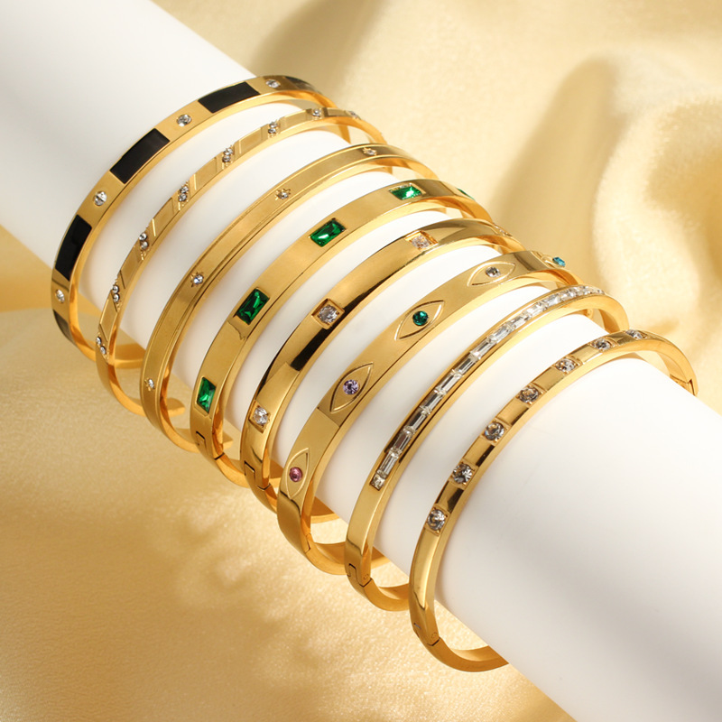 Wholesale Europe and the United States hot-selling retro titanium steel bracelet diamond-encrusted high-end sense ladies bracelet light luxury imitati