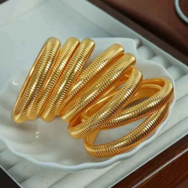 Wholesale 304 Stainless Steel Snakeskin PVD Coated 18K Real Gold Plated Hip-Hop Rock Cool Style Waterproof Non Tarnish Plating Gold Silver Wristband Bangle