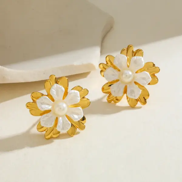 Wholesale 18K Gold Plated 304 Stainless Steel Vacuum Electroplating (In Furnace) Acrylic Flower Electroplated Earrings For Women Weekend Selfie