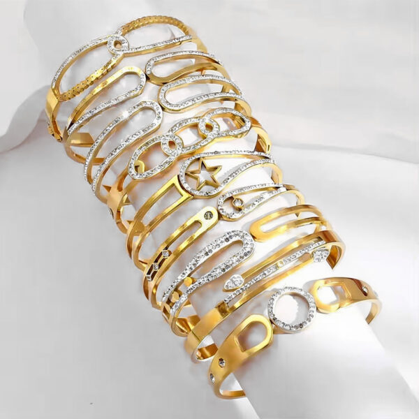 oly-8e5cd005c71e0cebc0a5c607cacbbdd8 Wholesale Women's titanium steel star bracelet, colorfast and durable.