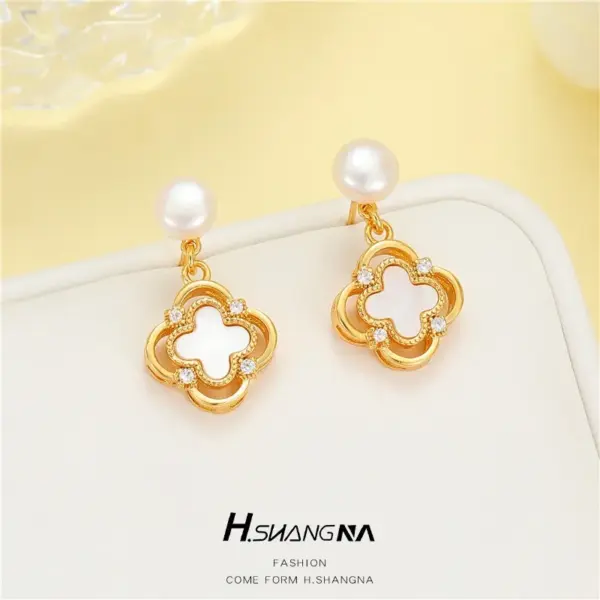 Wholesale Lucky Heart Stud Earrings For Women With 925 Sterling Silver Posts, Copper Base, And 14K Real Gold Plated Shell Inlay
