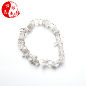 White glass (synthetic material) / Bracelet circumference is about 18cm