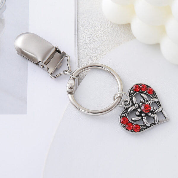 Wholesale Heart-shaped hat clip, outdoor sun hat clip, travel backpack bag, portable hook, baseball cap charm, outdoor anti-loss clip