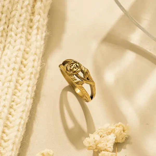 Wholesale Vacuum Electroplating (In Furnace) 18K Gold Plated 304 Stainless Steel Rose Flower Rope Knot Love Heart Zircon Metal Wind Ring