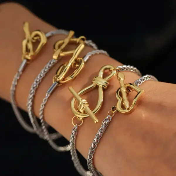 Wholesale 18K Gold Plated 304 Stainless Steel Vacuum Electroplating (In Furnace) Oval Heart Shape Simple Style Braided Chain Bracelet For Women