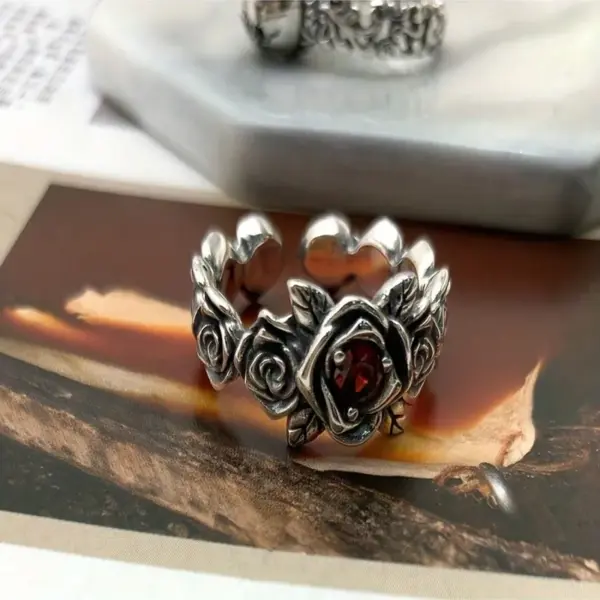 Wholesale Waterproof Non Tarnish Flowers Ring In Copper With Electroplated Gold Plating And Rhinestone Inlay