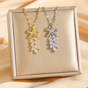 Wholesale Fashionable Titanium Steel Necklace With Embedded Diamonds Feathers Bohemian Style Simple Design For Women Jewelry Accessory
