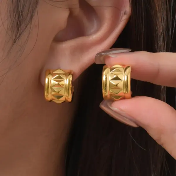 Wholesale PVD Coated Real Gold Plated 18K Gold C Shape 304 Stainless Steel Simple Style Shiny Waterproof Non Tarnish Earrings