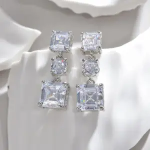 White Zirconium Plated Palladium / White