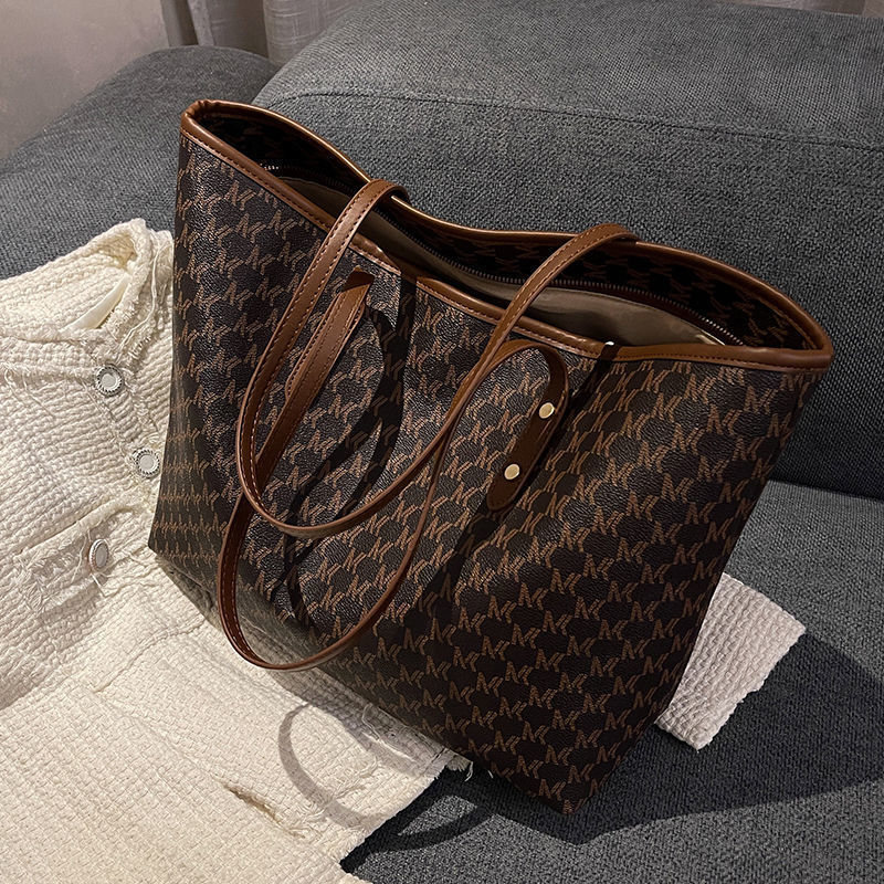 Wholesale High-end Big Bag 2024 New Fashionable Light Luxury Women's Bag Shoulder Bag Large Capacity Commuter All-match Hand Tote Bag
