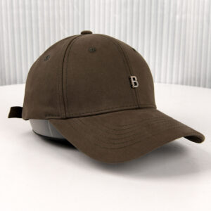 Wholesale Spring and summer new baseball cap men's and women's European and American solid color metal letter B baseball cap face small wide brim cap women