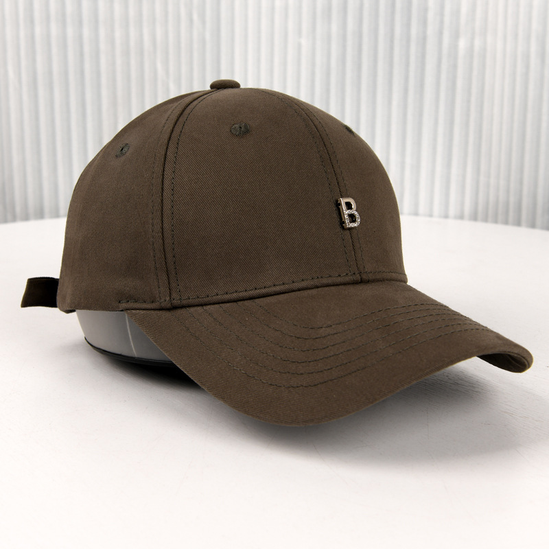 Wholesale Spring and summer new baseball cap men's and women's European and American solid color metal letter B baseball cap face small wide brim cap