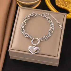6 [Ae21] Heart-Shaped Bracelet / Steel Color