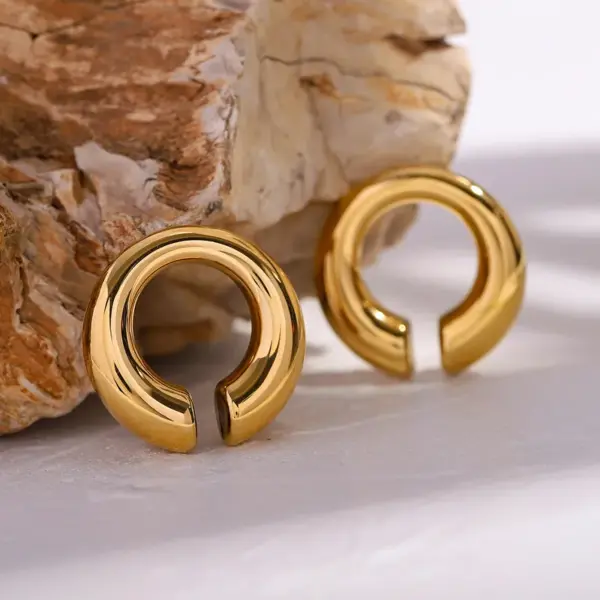 Wholesale 304 Stainless Steel C Shape Solid Color PVD Coated 18K Real Gold Plated Real Gold Plated 18K Gold Vacation Simple Style IG Style Waterproof Non Tarnish Asymmetrical Gold Ear Cuffs