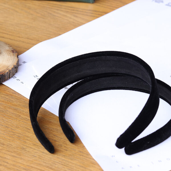 Wholesale Korean-style hair accessories: Wide, fully fabric-wrapped headband in gold velvet corduroy—a versatile, stylish choice.