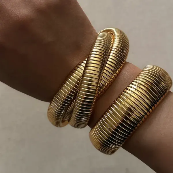 Wholesale Basic Simple Style Solid Color 304 Stainless Steel 18K Gold Plated Bangle In Bulk