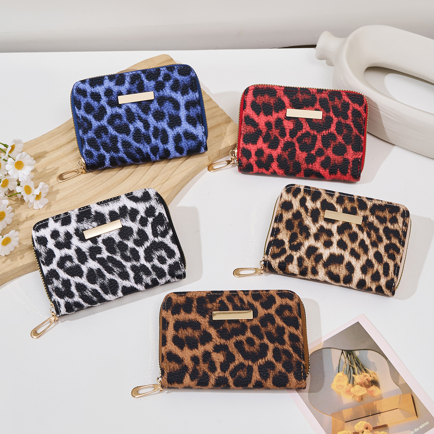 Wholesale Leopard print short wallet, small export bag, mini coin purse, student card holder.