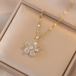 X1590 White Flower Rotating 44 Necklace