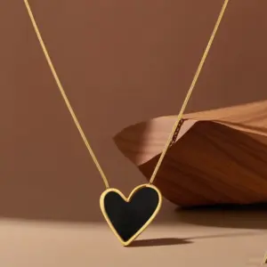 X0412-Black Shell Heart Necklace - Gold