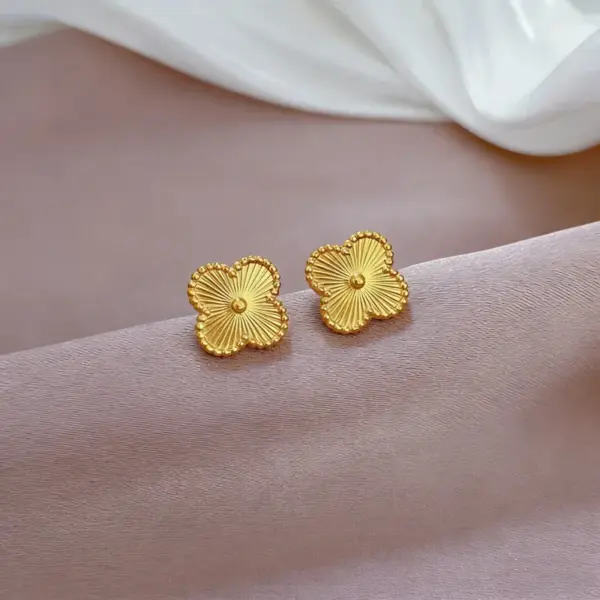 Wholesale Three-dimensional Flowers Stud Earrings For Women In Titanium Steel With UV Plating