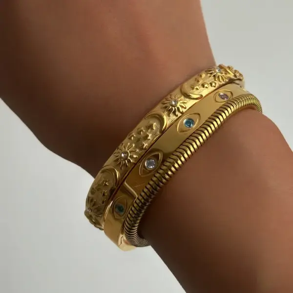 Wholesale Simple Style Round Titanium Steel Plating Inlay Zircon 18k Gold Plated Bangle