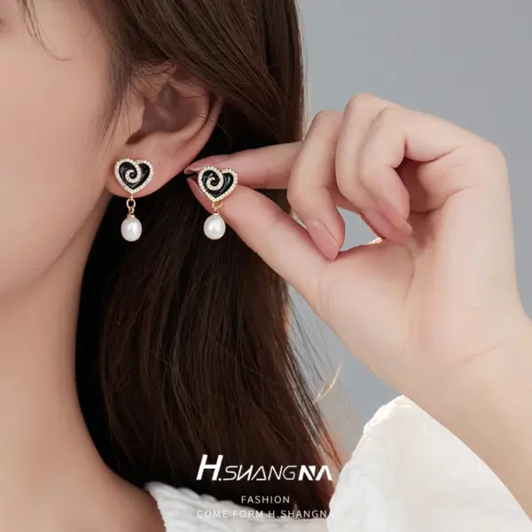 Wholesale Heart Shape Stud Earrings For Women With 925 Sterling Silver Posts, Copper Base, 14K Real Gold Plated Bezel Setting And Zircon Inlay
