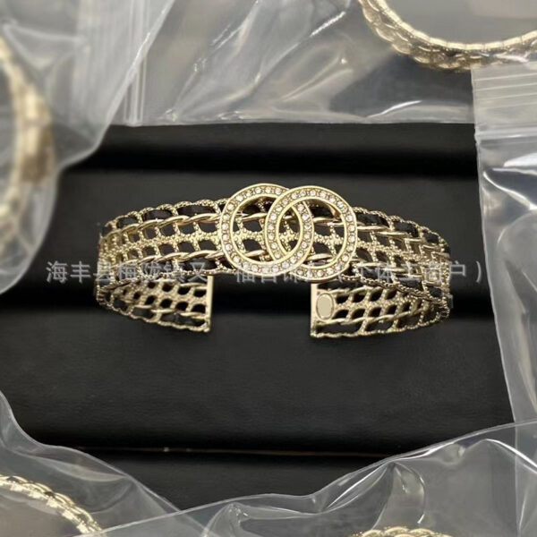 Wholesale Xiangjia Double C Letter Diamond Piercing Leather Small Chanel Style Bracelet Retro Fashion All-match High-end Chanel Grandma Bracelet