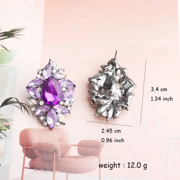 oly-9773869aafa1dd7dec0afff6e3d680cf Wholesale Asymmetrical Irregular Stud Earrings For Women With May Birthstone Emerald In Golden Plated Zinc Alloy And Acrylic Inlay