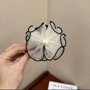 Mesh Flower Bud Beaded Clip [White]