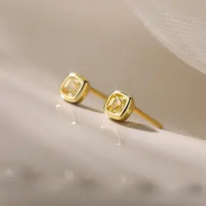 Square Earrings / Gold