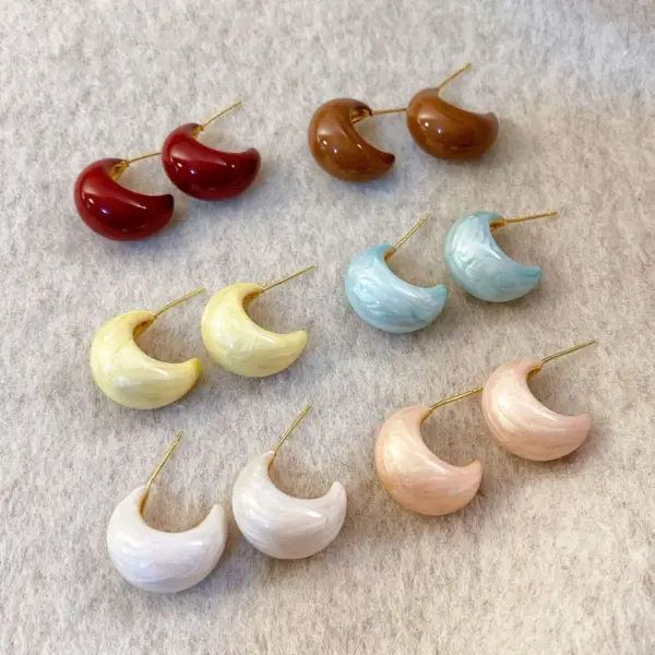 Wholesale Retro Moon C Shape Stud Earrings For Women, Made Of Copper, Available In White