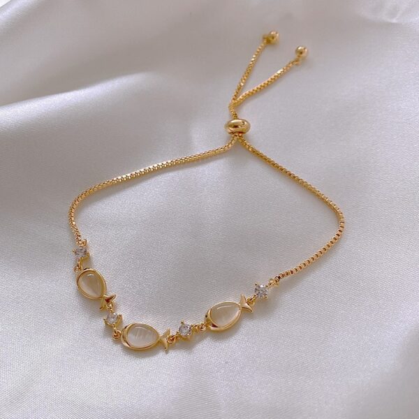 oly-97ea77a06679afac5ff17a6fac695c3f Wholesale South Korea Dongdaemun Cat's Eye Small Fish Bracelet Fashion Bracelet Internet Popular Simple Fashion Design Feeling Bracelet Accessories Women