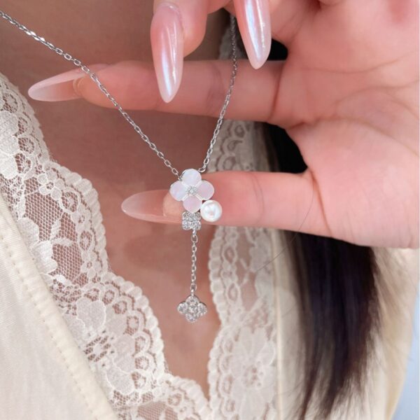 Wholesale Copper vintage four-leaf clover white shell tassel necklace, five-flower bracelet, earrings
