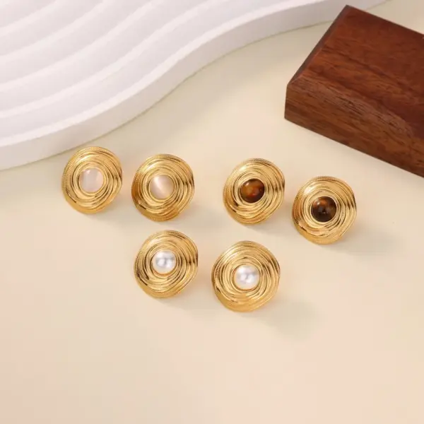 Wholesale Round Waterproof Non Tarnish Stud Earrings For Women In Copper With 18K Real Gold Plated PVD Coating And Artificial Pearl Inlay