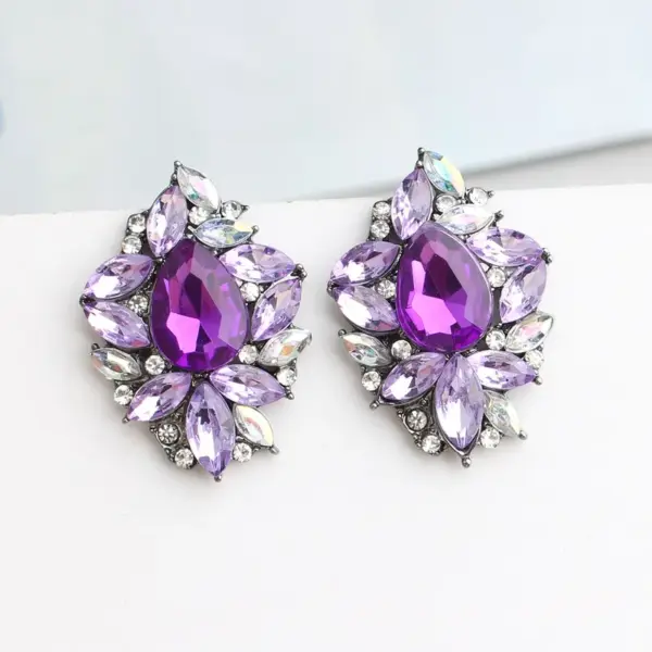 oly-98684b592bad752726997aa0674c0e73 Wholesale Asymmetrical Irregular Stud Earrings For Women With May Birthstone Emerald In Golden Plated Zinc Alloy And Acrylic Inlay