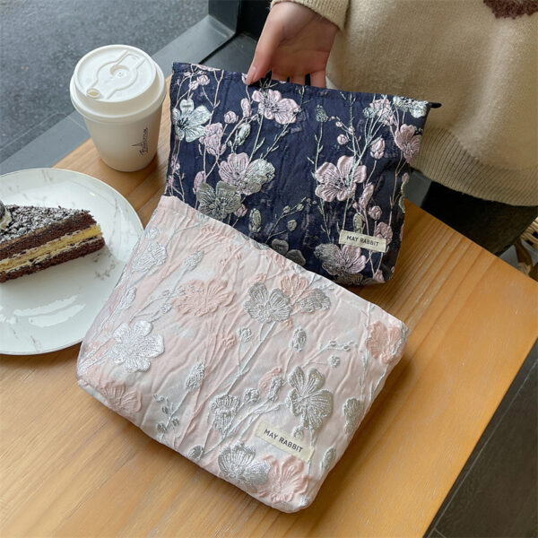 Wholesale retro embossed flower high quality cosmetic bag large capacity canvas bag female liner bag